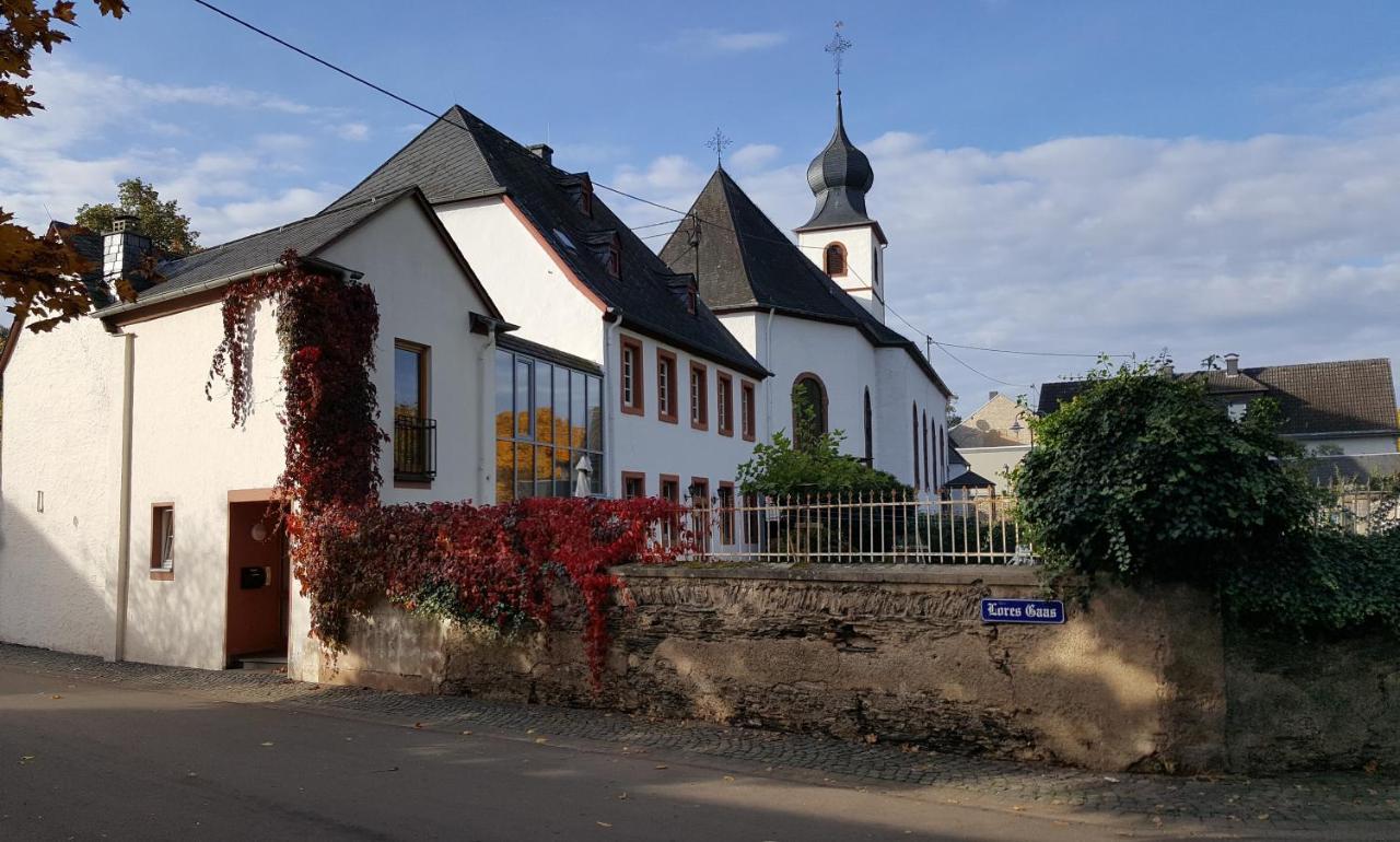 Ferienwohnung Altes Pfarrhaus Mit Flair Und Moselblick Браунеберг Экстерьер фото