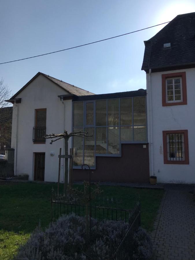 Ferienwohnung Altes Pfarrhaus Mit Flair Und Moselblick Браунеберг Экстерьер фото
