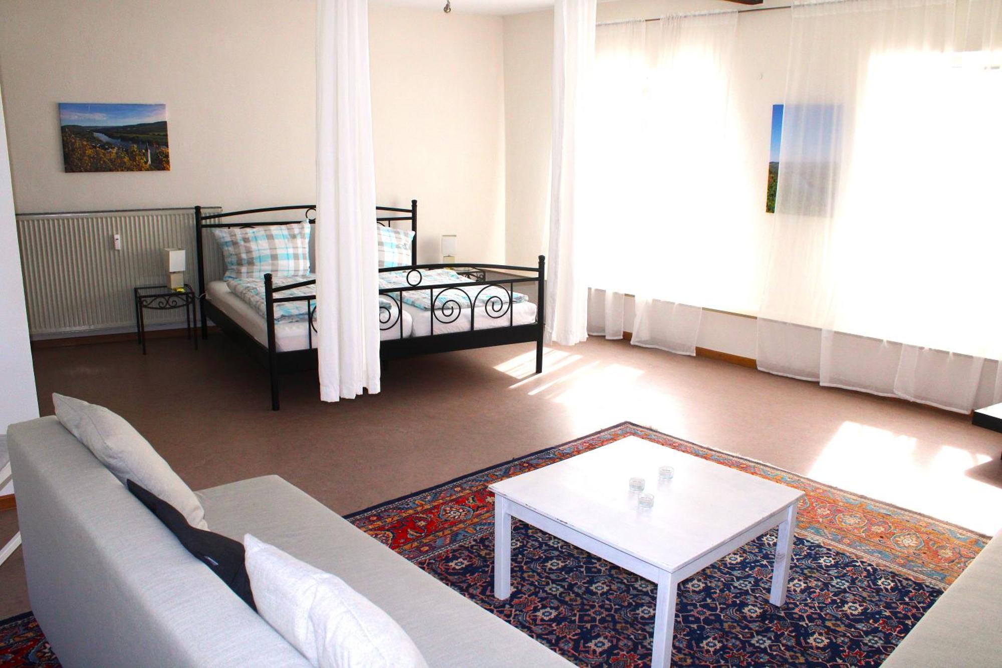 Ferienwohnung Altes Pfarrhaus Mit Flair Und Moselblick Браунеберг Экстерьер фото